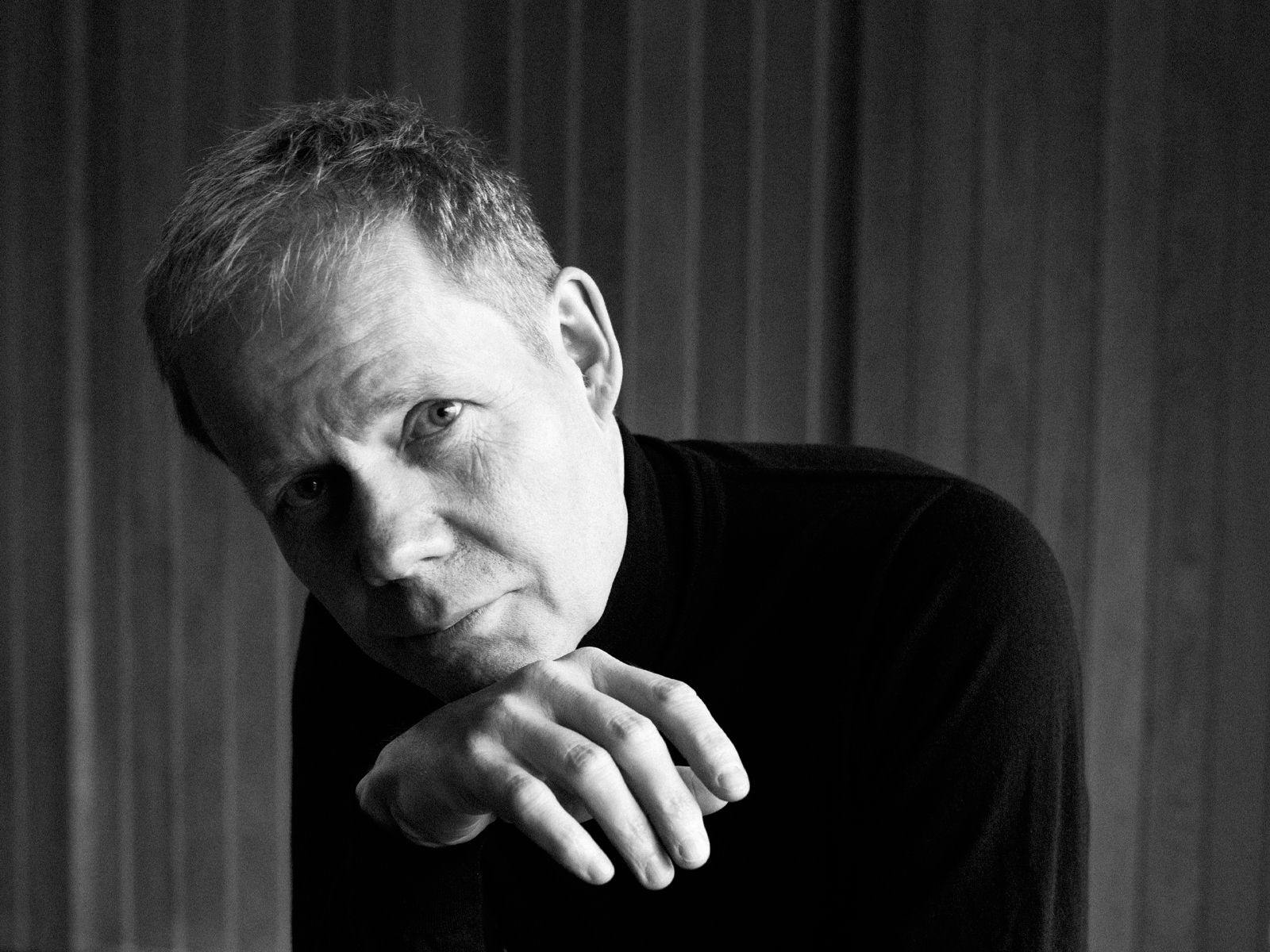 Max Richter poses, his chin resting on his hand.